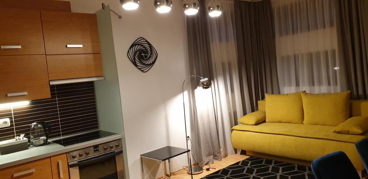 Grand Paradise Apartman มิชโคลซ์ ภายนอก รูปภาพ