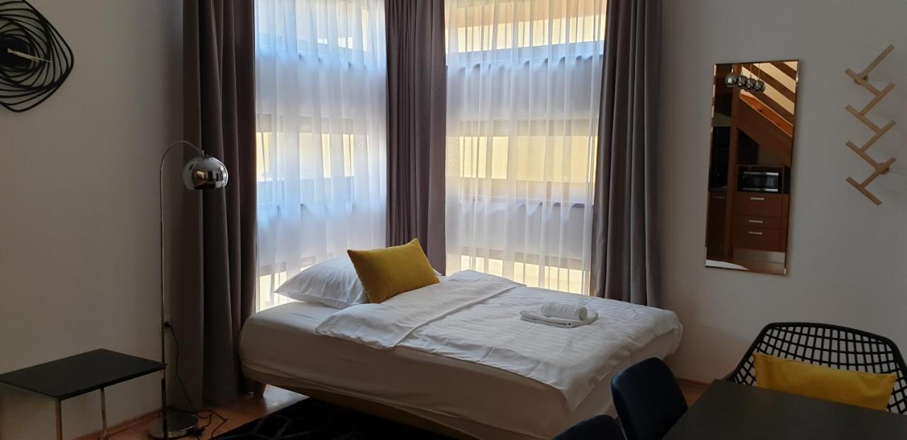 Grand Paradise Apartman มิชโคลซ์ ภายนอก รูปภาพ